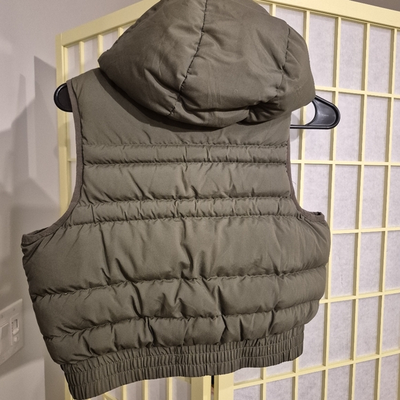 Gymshark Womens Army Green Cropped Puffer Vest XS - Picture 6 of 10